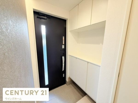 ���� �C������������[�ł���V���[�Y�{�b�N�X�ɉ����A�����⌮��u����X�y�[�X������A���o�����O��̓�����X���[�Y�ł��B