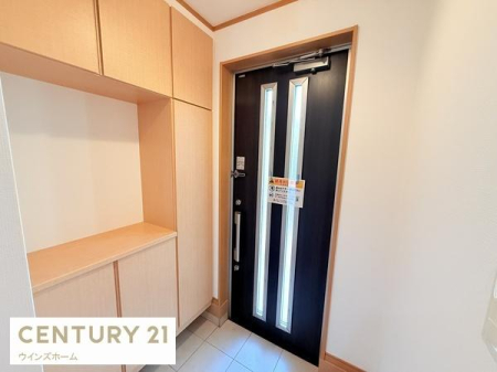 ���� �C������������[�ł���V���[�Y�{�b�N�X�ɉ����A�����⌮��u����X�y�[�X������A���o�����O��̓�����X���[�Y�ł��B