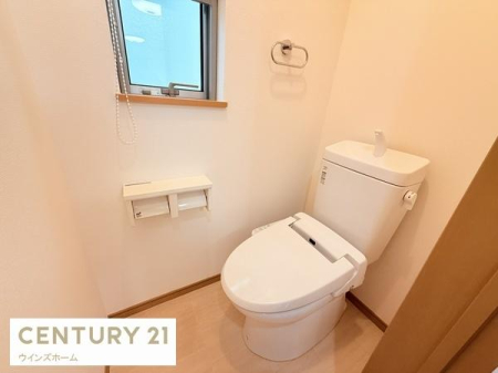 �g�C�� �g�C���͂P�E2�K�ɐݒu����Ă���A�������֍��t���̐����ȃg�C���B���t���Ŋ��C���ł��܂��B