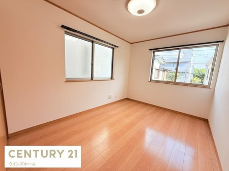 �m�� 6���E������o���R�j�[�ɖʂ����m���͓�������ǍD�ȊJ���I�ȕ��͋C�I�N���[�[�b�g�����I
