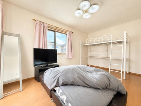 �Q�� 2�ʍ̌��ł����Ղ�L�X�Ƃ��Ă��Ė��邢�������ł��I7.5���̍L���ł��I