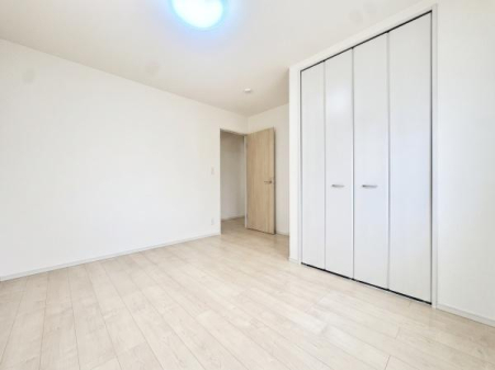�Q�� ��Q����7���I�N���[�[�b�g���ݒu����Ă���A�������ڂ����₷���Ȃ�܂��I�o�����X�̎�ꂽ�z�F�̓C���e���A�̔z�F�����₷���͗l�ւ����y���߂����ł��ˁI