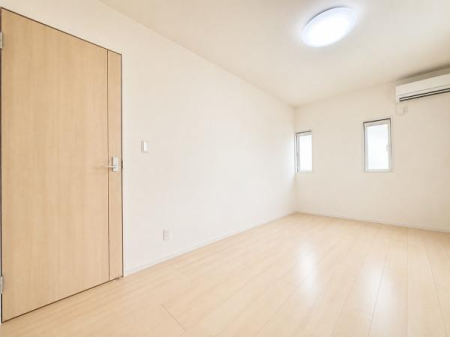 �m�� ��7.5���̗m���ɂ͑�e�ʂ̃N���[�[�b�g��ݒu�B�x�b�h��u���Ă���Ƃ肪����A�g���₷����Ԃł��B