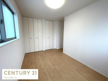 �m�� ��6���̗m���͓�ʍ̌��Ŗ��邭�J���I�B�N���[�[�b�g��2�J�������A����������������ƕۂĂ���K�ȃv���C�x�[�g��Ԃł��B