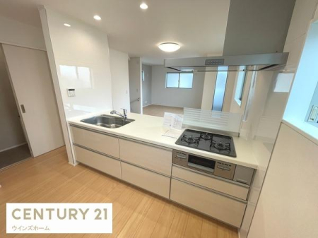 �L�b�`�� �V�K�����ς̃X�^�C���b�V���ȃV�X�e���L�b�`���́A���[�͂Ƌ@�\�������˔����A�������y�����Ȃ��ԁB�򐅊�t���I