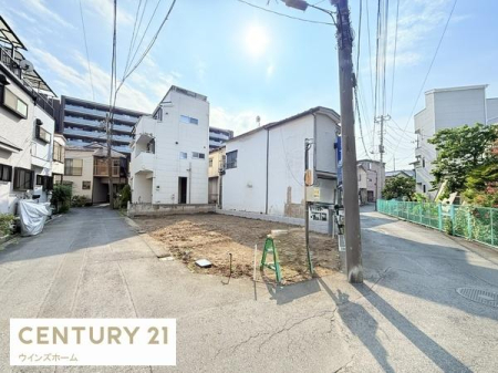 �O�ʓ��H�܂ތ��n�ʐ^ �k������4m�A�쓌����4m�̓��H�ɖʂ��A���ʂ��ǍD�ȊJ���I�Ȋp�n�I�Â��ŗ����������Z��X�ł��B