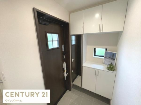 ���� ���邭�������̂��錺�ւ́A��e�ʂ̎��[�X�y�[�X�������ς��A�C�⏬�����������萮���ł���@�\�I�ȋ�Ԃł��B���o�����O�Ɋm�F�ł���S�g�~���[�t���I
