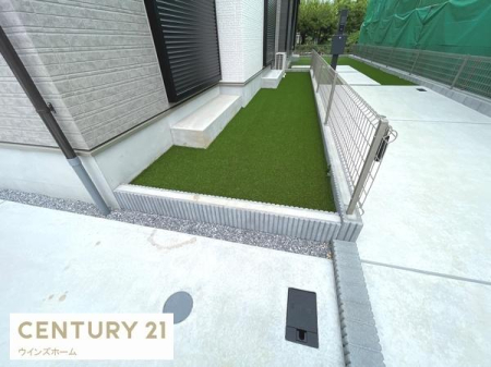 �� �P�K�쑤�ɂ͕������X�y�[�X�����p�ӁB�l�H�ł��~���Ă���̂Ŏ����s�v�ł��I