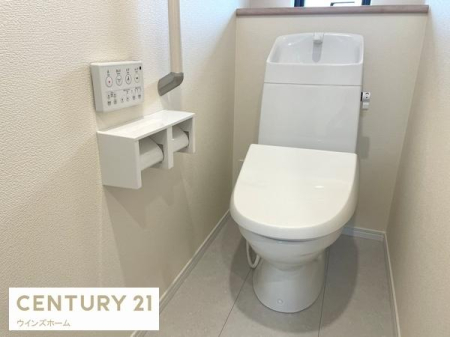 �g�C�� �g�C���͂P�E2�K�ɐݒu����Ă���A�������֍��t���̐����ȃg�C���B���t���Ŋ��C���ł��܂��B