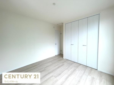 �m�� 6���̗m���͓�ʍ̌��Ŗ��邭�J���I�B��e�ʃN���[�[�b�g������A����������������ƕۂĂ���K�ȃv���C�x�[�g��Ԃł��B