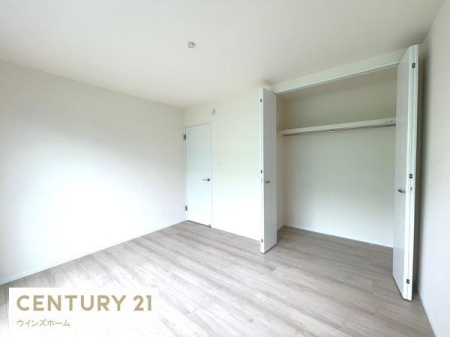 �m�� 7���̗m���̓x�b�h�������Ă��]�T�̂���L���ł��B�N���[�[�b�g�����I�o���R�j�[�ɖʂ����邭�J�����̂��邨�����ł��I
