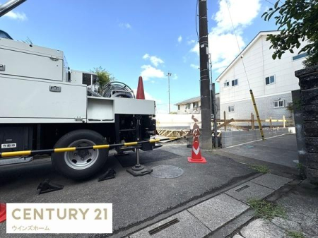�O�ʓ��H�܂ތ��n�ʐ^ �Ԓʂ�̏��Ȃ��ՐÂȏZ��n�B�O�ʓ��H�k����3.98���B