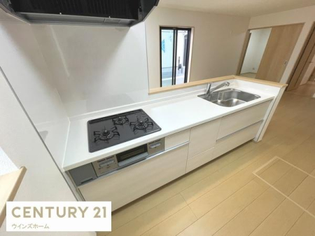 �L�b�`�� ��Ƃ肠���ƃX�y�[�X���m�ۂ����L�b�`���B�����≺�����炦�����₷���A�����̉Ǝ������K�ɃT�|�[�g���܂��B
