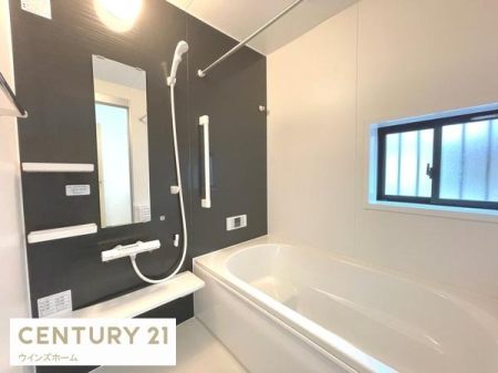 ���� �����t���Ŋ��C���₷�����邢�o�X���[���B���������@������A�J�̓��̐���ɂ��֗��B�������Ƃ��������ň���̔��������A�����������Ԃł��B