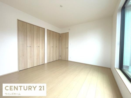 �m�� 7���̗m���̓x�b�h�������Ă��]�T�̂���L���ł��B��e�ʂ̃N���[�[�b�g�����I�o���R�j�[�ɖʂ����邭�J�����̂��邨�����ł��I