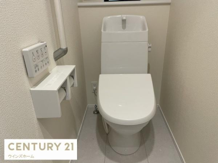 �g�C�� �g�C���͂P�E2�K�ɐݒu����Ă���A�������֍��t���̐����ȃg�C���B���t���Ŋ��C���ł��܂��B