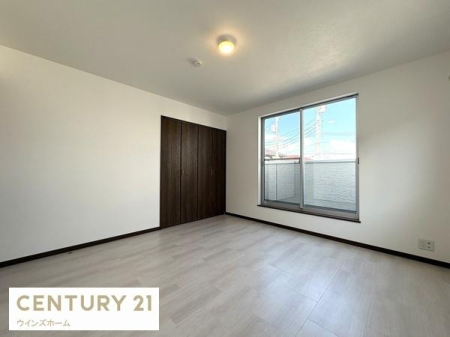 �m�� 8���̗m���̓x�b�h�������Ă��]�T�̂���L���ł��B�N���[�[�b�g�����I�o���R�j�[�ɖʂ����邭�J�����̂��邨�����ł��I