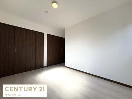 �m�� 6.5���̗m���͓�ʍ̌��Ŗ��邭�J���I�B��e�ʃN���[�[�b�g������A����������������ƕۂĂ���K�ȃv���C�x�[�g��Ԃł��B