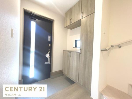 ���� �C������������[�ł���V���[�Y�{�b�N�X�ɉ����A�����⌮��u����X�y�[�X������A���o�����O��̓�����X���[�Y�ł��B