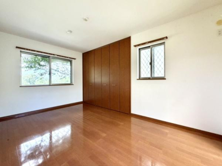 �m�� ��7.5���̂�Ƃ肠��m���́A2�ʍ̌��Ŗ��邭�J���I����[���L�x�ŁA�q�ǂ������⏑�ցA��̂������ȂǕ��L�����p�ł��܂��B