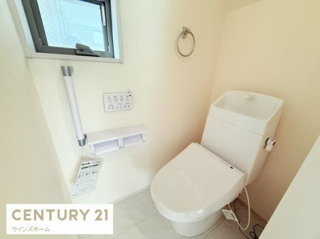 �g�C�� �g�C���͂P�E2�K�ɐݒu����Ă���A�������֍��t���̐����ȃg�C���B���t���Ŋ��C���ł��܂��B
