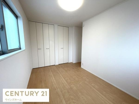 �m�� ��6���̗m���͓�ʍ̌��Ŗ��邭�J���I�B�N���[�[�b�g��2�J�������A����������������ƕۂĂ���K�ȃv���C�x�[�g��Ԃł��B