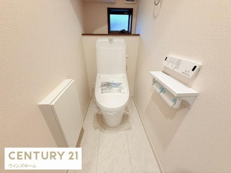�g�C�� �g�C���͂P�E2�K�ɐݒu����Ă���A�������֍��t���̐����ȃg�C���B���t���Ŋ��C���ł��܂��B