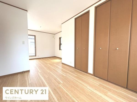 �m�� 2�K�m���ɂ͑�e�ʂ̎��[�������Ղ�m�ہI�ߗނ�G�ߕ�����������Еt���A���������L�X�Ǝg����g������̗ǂ���Ԃł��B