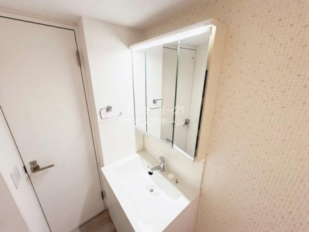 ���ʑ�E���ʏ� �g������̗ǂ��O�ʋ��^�C�v�̐��ʉ��ϑ�B���̊p�x���ς�����̂Ńw�A�X�^�C���⃁�C�N�ɂ��������Ɋ������ł��ˁI���̌��͎��[�ɂȂ��Ă���̂ōׁX�������̂����[�ł��܂��B