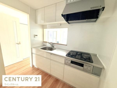 �L�b�`�� �V�K�����ς̃V�X�e���L�b�`���́A���[�͂Ƌ@�\�������˔����A�������y�����Ȃ��ԁB�_�C�j���O�ɂ��邨�q���܂̗l�q���m�F�ł��܂��I