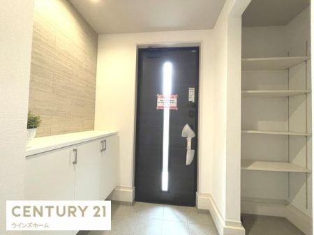 ���� �L�X�Ƃ����V���[�Y�C���N���[�[�b�g�ŁA���ւ͂��ł��������萴���B��e�ʂ̉��I�Ǝ��[�X�y�[�X���A�Ƒ��̕�炵���X�}�[�g�ɐ����܂��B