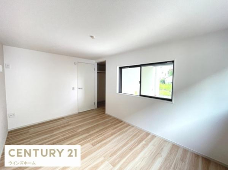 �m�� 8.6���̗m���̓x�b�h�������Ă��]�T�̂���L���ł��B��e�ʂ̃E�H�[�N�C���N���[�[�b�g�����I2�ʍ̌��̖��邢�������ł��B