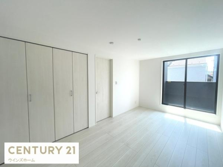 �m�� 7.5���̗m���̓x�b�h�������Ă��]�T�̂���L���ł��B�N���[�[�b�g�����I�쑤�o���R�j�[�ɖʂ����邭�J�����̂��邨�����ł��I
