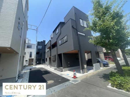 �O�ʓ��H�܂ތ��n�ʐ^ �쓌����16m�A�쐼����4m�̓��H�ɖʂ��A���ʂ��ǍD�ȊJ���I�Ȋp�n�I�Â��ŗ����������Z��X�ł��B