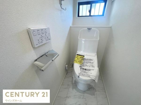 �g�C�� �g�C���͂P�E2�K�ɐݒu����Ă���A�������֍��t���̐����ȃg�C���B���t���Ŋ��C���ł��܂��B