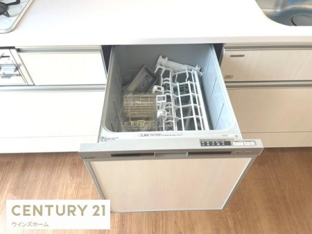 �L�b�`�� �H��@�t���̃V�X�e���L�b�`���ŁA�����̉Ǝ��������悭�I��Ƃ肠���ƃX�y�[�X�Ɩ��邭�������̂����ԂŁA�����������K�Ɋy���߂܂��B