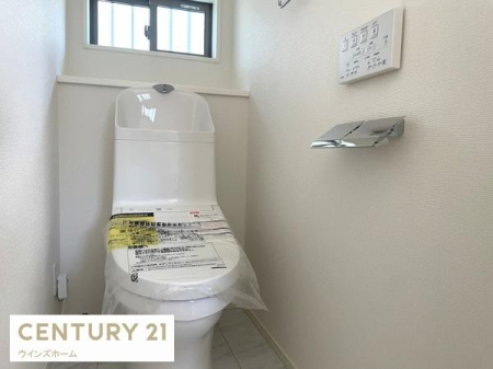 �g�C�� �g�C���͂P�E2�K�ɐݒu����Ă���A�������֍��t���̐����ȃg�C���B���t���Ŋ��C���ł��܂��B