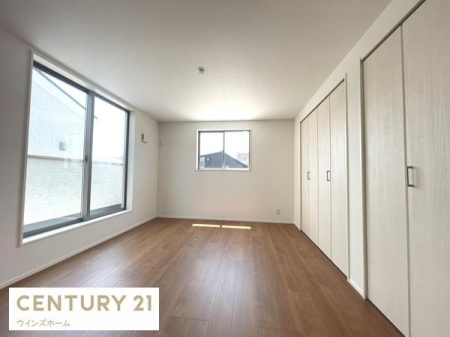 �m�� �o���R�j�[�ɖʂ����m����7.9���B�x�b�h��u���Ă��]�T�̂���L���ł��B�������聕���ʂ��̗ǂ��J���I�ȕ��͋C�I�N���[�[�b�g2�J�������I