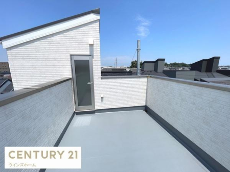 �o���R�j�[ �J�����I����ɍL����6���̃v���C�x�[�g�o���R�j�[�B�e�[�u����֎q��u���ăA�E�g�h�A���r���O�Ƃ��Ă������p���������܂��B