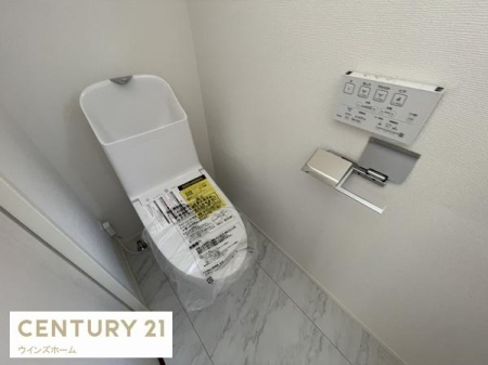 �g�C�� �g�C���͂P�E2�K�ɐݒu����Ă���A�������֍��t���̐����ȃg�C���B���t���Ŋ��C���ł��܂��B
