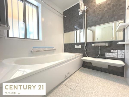 ���� ���t���Ŋ��C���₷�����邢�o�X���[���B���������g�[�@������A�J�̓��̐���ɂ��֗��B�������Ƃ��������ň���̔��������A�����������Ԃł��B