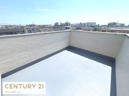 �o���R�j�[ �J�����I����ɍL����6���̃v���C�x�[�g�o���R�j�[�B�e�[�u����֎q��u���ăA�E�g�h�A���r���O�Ƃ��Ă������p���������܂��B
