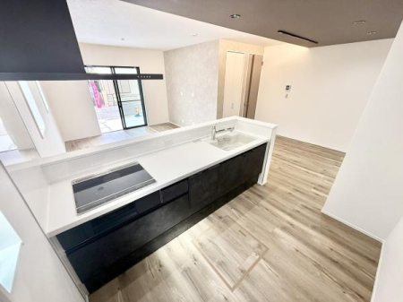 �L�b�`�� ���r���O�E�_�C�j���O�����n����ΖʃL�b�`���B�����������Ȃ��炲�Ƒ��Ƃ̉�b���e�݁A���R�ƃR�~���j�P�[�V���������܂��݌v�ł��B
