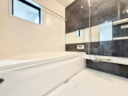 ���� ���t���Ŋ��C���₷�����邢�o�X���[���B���������g�[�@������A�J�̓��̐���ɂ��֗��B�������Ƃ��������ň���̔��������A�����������Ԃł��B