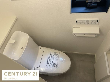 �g�C�� �g�C���͂P�E3�K�ɐݒu����Ă���A�������֍��t���̐����ȃg�C���B