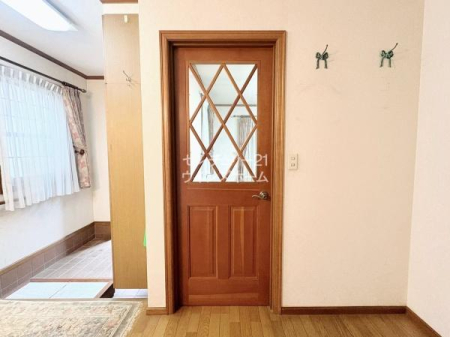 ���̑����� ���r���O�̓�����͈�ʓI�ȃh�A���������̂���̂ŁA���̑�J���]�T�œ���܂��I