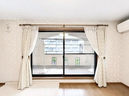 �m�� ��Q���̓o���R�j�[�ɖʂ��Ă���̂ŊJ���������Ղ�I���C�h�E�C���h�E�ōL�����邢���K�ȏZ��Ԃ����񋟂��܂��I
