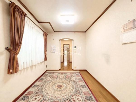 ���r���O ���r���O�ƃ_�C�j���O���A�[�`�ǂŋ�؂��Ĕz�u����Ă���̂ŁA�u�H���v�̋�ԂƁu�c���v�̋�Ԃ𕪂��Ďg���܂��I��AI���H�ňꕔ�̉ƍ�����������Ă��܂�
