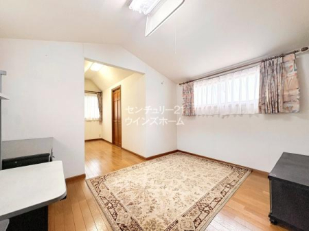 �m�� 3�K�ɂ�9���̃T�[�r�X���[��������܂��B������Ƃ��Ă⃏�[�N�X�y�[�X�Ƃ��ĂȂǗl�X�ȗp�r�ł��g�����������܂��I
