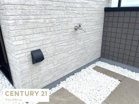 �o���R�j�[ ����o���R�j�[�ɂ͐������������Ă���A�O����̎������C�ɂ������g������������v���C�x�[�g���̍�����ԂƂȂ��Ă���܂��B
